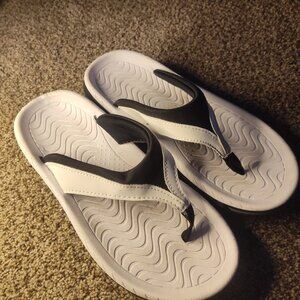 Avia Women's Size 7 White Black Flip Flops Thongs Cushy Slip On Beach Vacation